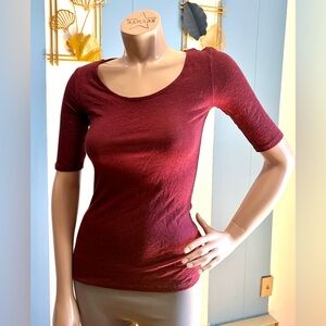 Women’s Maroon Scoop Neck Short Sleeve Top